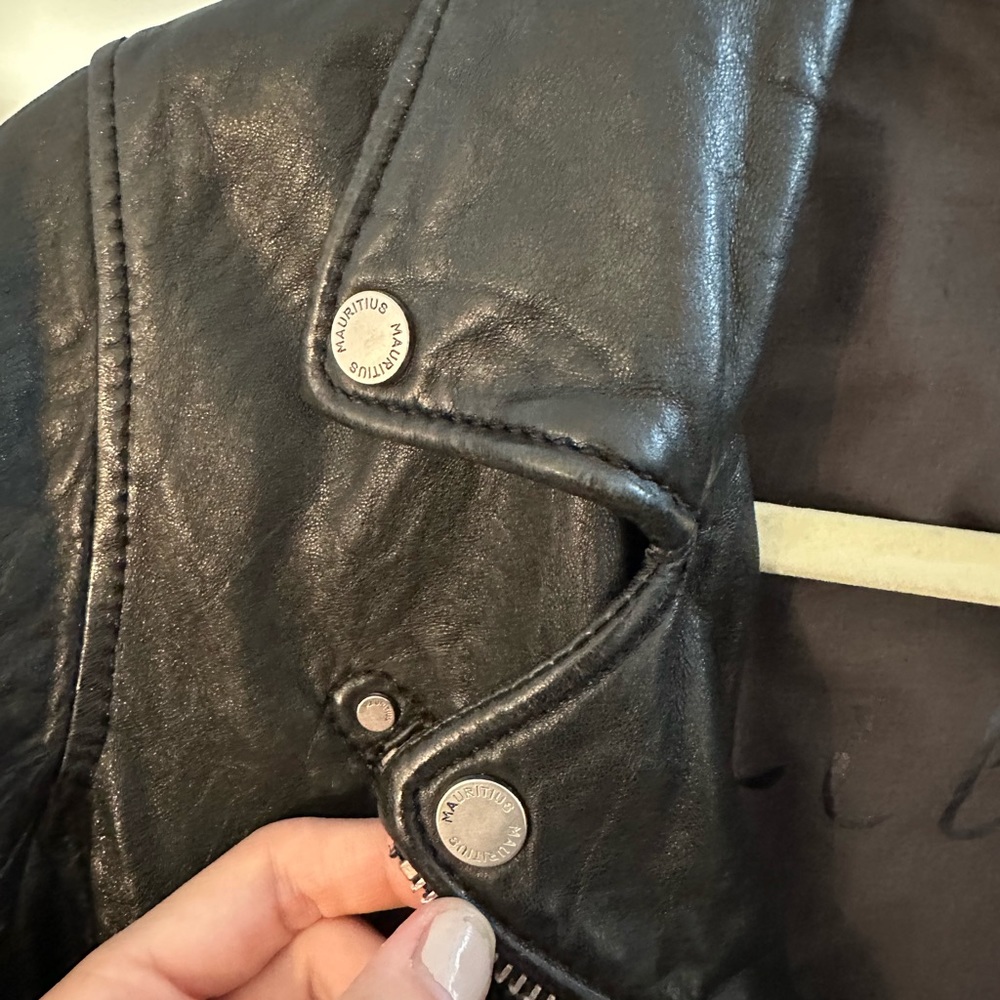 leather jacket - Picture 3 of 4